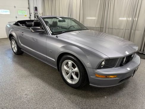 Used 2007 Ford Mustang GT RWD image 3