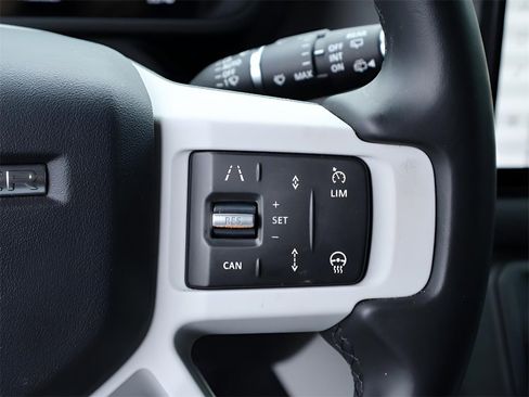 Used 2025 Land Rover Defender 110 X-Dynamic SE image 34