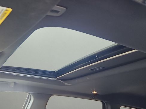 Used 2022 Jeep Grand Cherokee Limited image 9