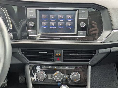 Used 2021 Volkswagen Jetta SE FWD image 20