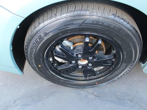 Used 2015 Toyota Prius Four FWD image 11