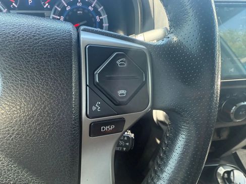 Used 2018 Toyota 4Runner SR5 AWD/4WD image 10