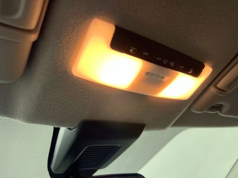 Used 2022 Nissan Kicks SV image 18