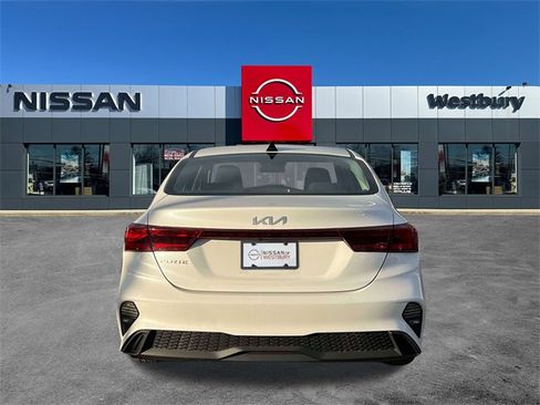 Used 2022 Kia Forte LXS image 4