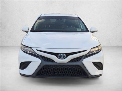 Used 2020 Toyota Camry SE w/ Sunroof Package FWD image 2