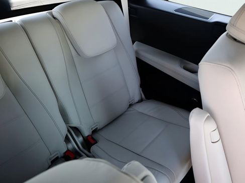 Used 2026 Mercedes-Benz GLS 450 4MATIC image 19