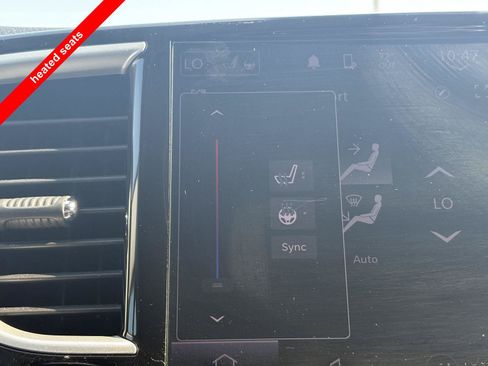 Used 2023 Chrysler Pacifica Touring-L FWD image 6