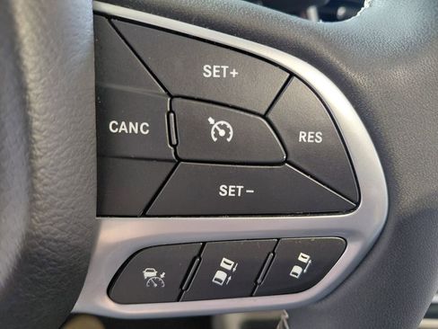 Certified 2023 Chrysler Pacifica Touring-L FWD image 22