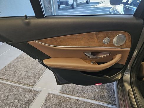 Used 2017 Mercedes-Benz E 300 image 11