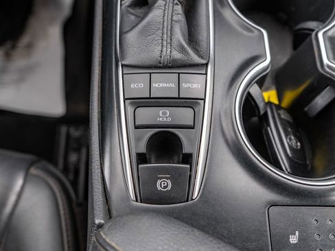 Used 2018 Toyota Camry XLE FWD image 25