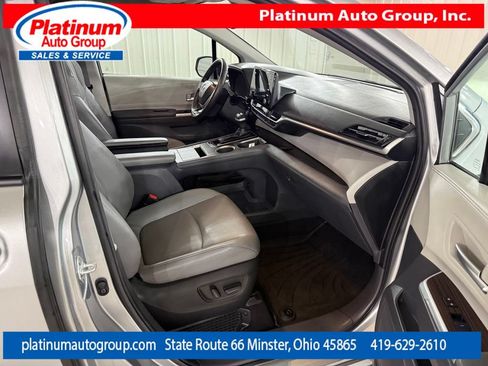 Used 2023 Toyota Sienna XLE AWD/4WD image 43