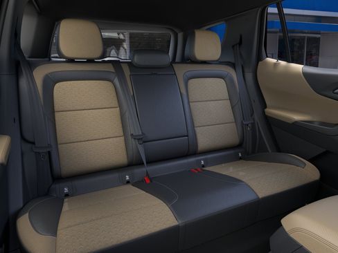 New 2026 Chevrolet Equinox ACTIV AWD/4WD image 17