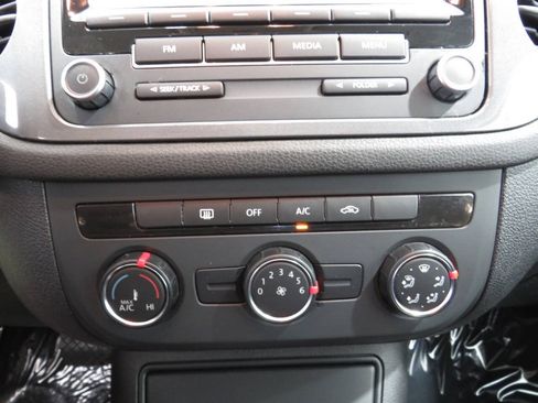 Used 2013 Volkswagen Tiguan S FWD image 13