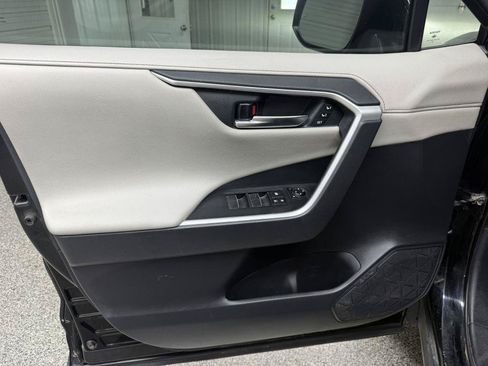 Used 2019 Toyota RAV4 Limited w/ Advanced Technology Package FWD image 21