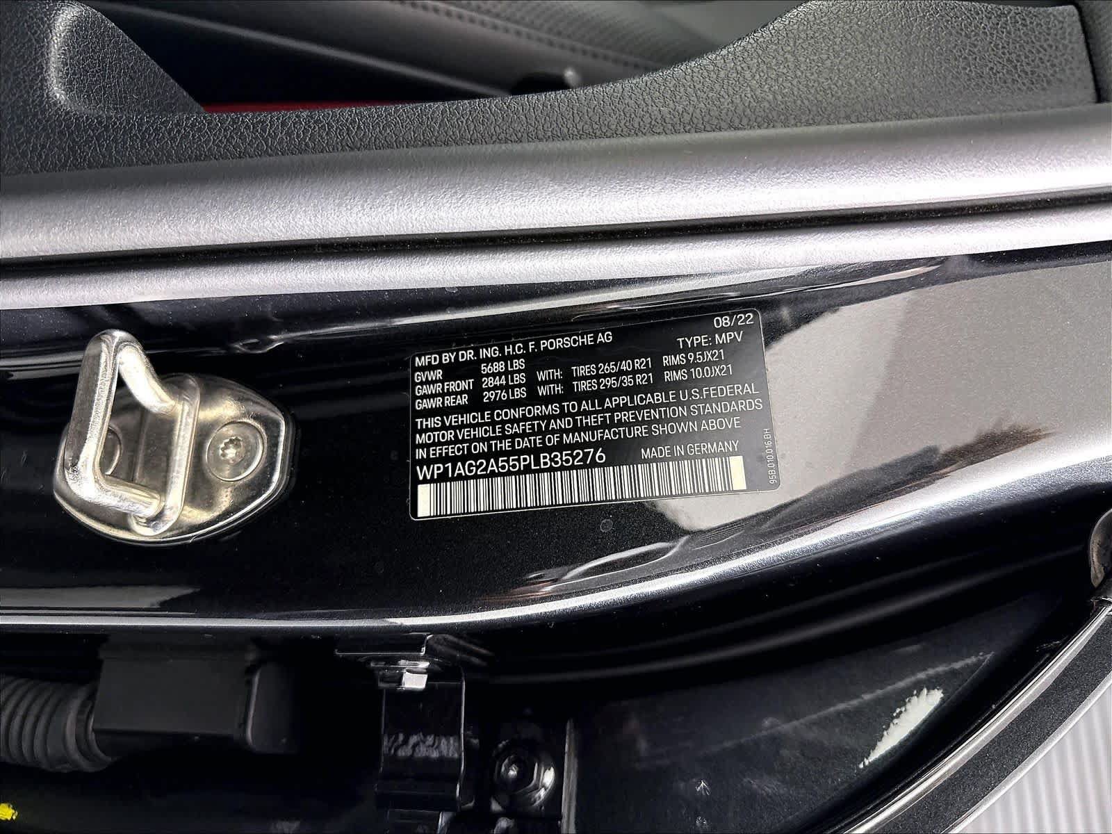 Certified 2023 Porsche Macan S AWD/4WD image 33