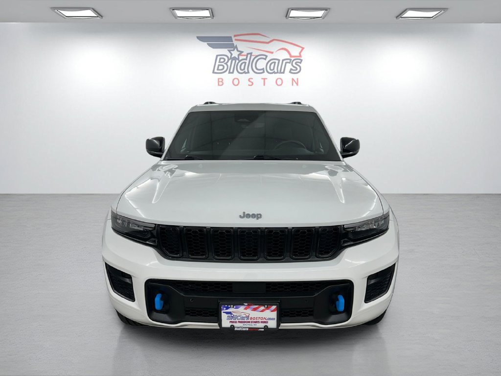 Used 2023 Jeep Grand Cherokee Overland AWD/4WD image 2