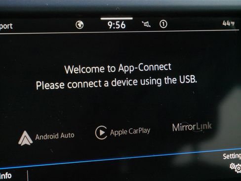 Certified 2023 Volkswagen Taos SE w/ Panoramic Sunroof Package image 32