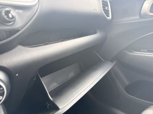 Used 2025 Hyundai Venue SEL FWD image 21