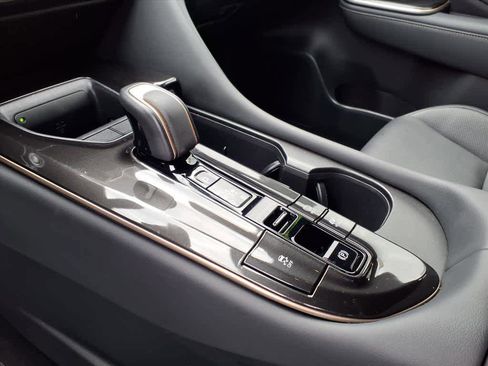 Certified 2025 Toyota Crown AWD/4WD image 15