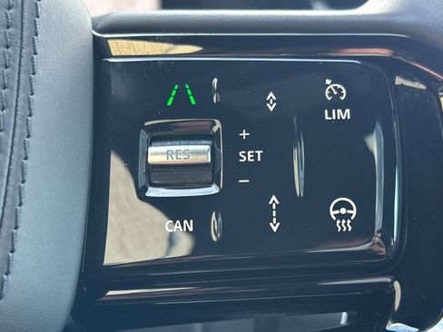 Certified 2025 Land Rover Range Rover Velar Dynamic SE image 29