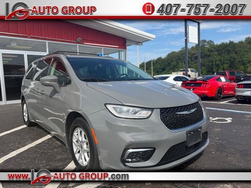 Used 2022 Chrysler Pacifica Touring-L FWD image 1