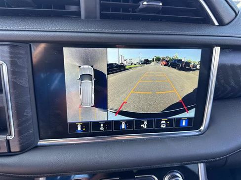 Used 2022 GMC Yukon Denali AWD/4WD image 13