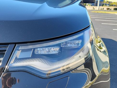 Used 2023 Land Rover Discovery HSE R-Dynamic image 9