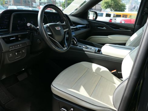 Used 2023 Cadillac Escalade Sport AWD/4WD image 13