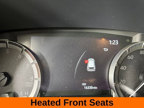 Used 2024 Toyota Highlander XLE AWD/4WD image 17