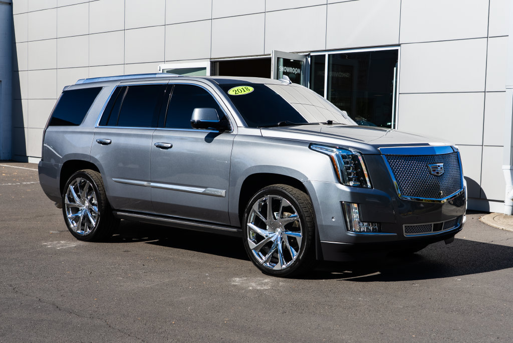 Used 2018 Cadillac Escalade Platinum AWD/4WD image 1