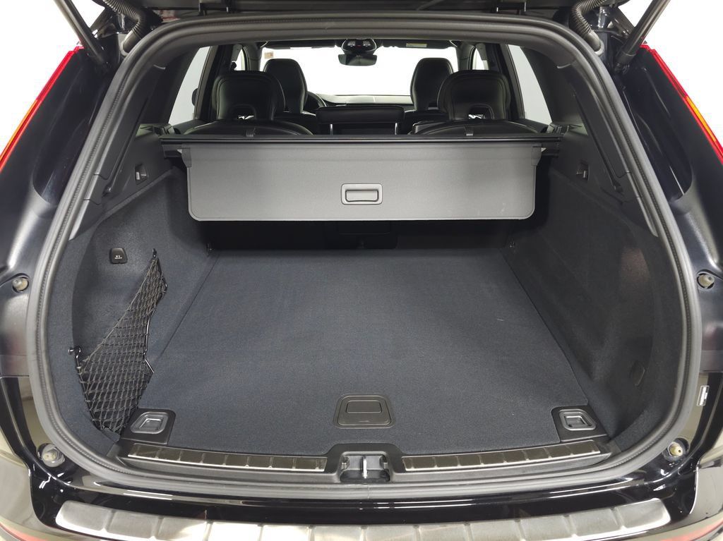 Used 2025 Volvo XC60 T8 Ultra w/ Protection Package Premier AWD/4WD image 7