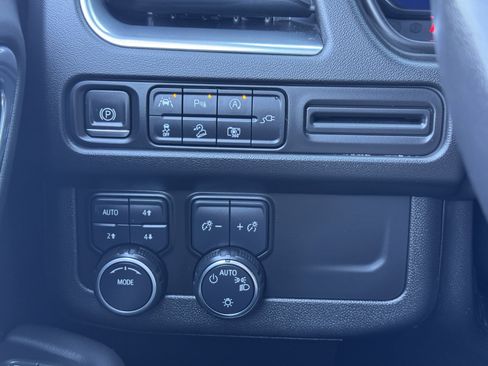 Certified 2022 Chevrolet Tahoe Z71 w/ Luxury Package image 31