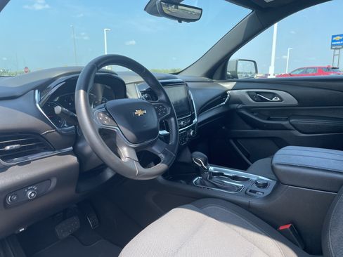 Used 2023 Chevrolet Traverse LT w/ Rear Camera Mirror Package AWD/4WD image 9