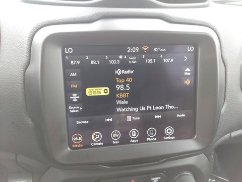 Used 2023 Jeep Renegade Latitude image 17