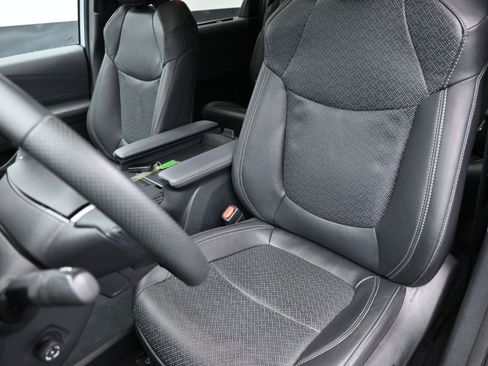 Used 2023 Toyota Sienna XSE image 21