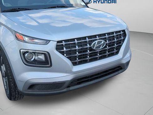 Used 2022 Hyundai Venue SEL FWD image 11