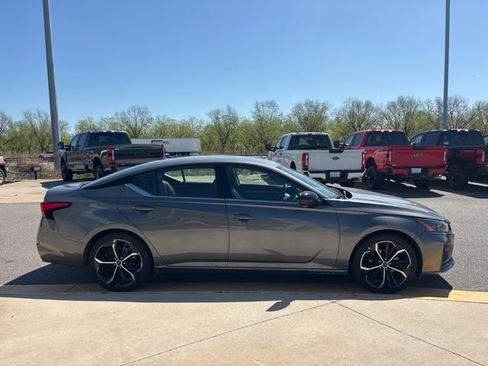 Used 2024 Nissan Altima 2.5 SR image 6