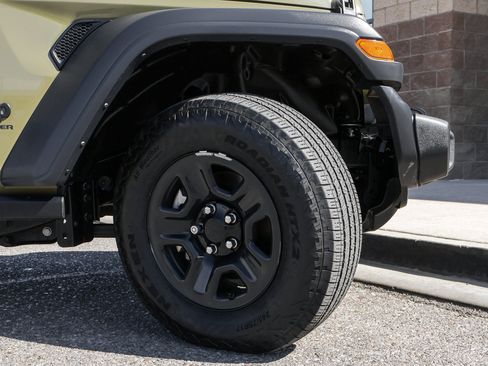 Used 2025 Jeep Wrangler Unlimited Sport AWD/4WD image 13