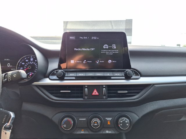 Used 2022 Kia Forte LXS w/ LXS Technology Package FWD image 17