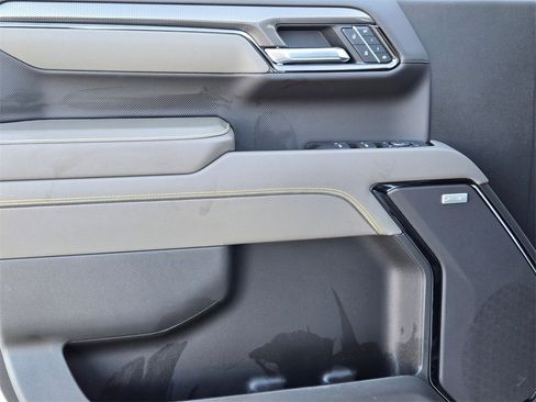 Used 2025 Chevrolet Silverado 1500 ZR2 w/ Technology Package image 11