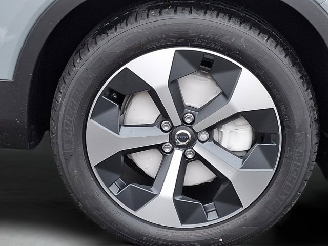 New 2026 Volvo XC40 B5 Core w/ Protection Package Premier AWD/4WD image 5