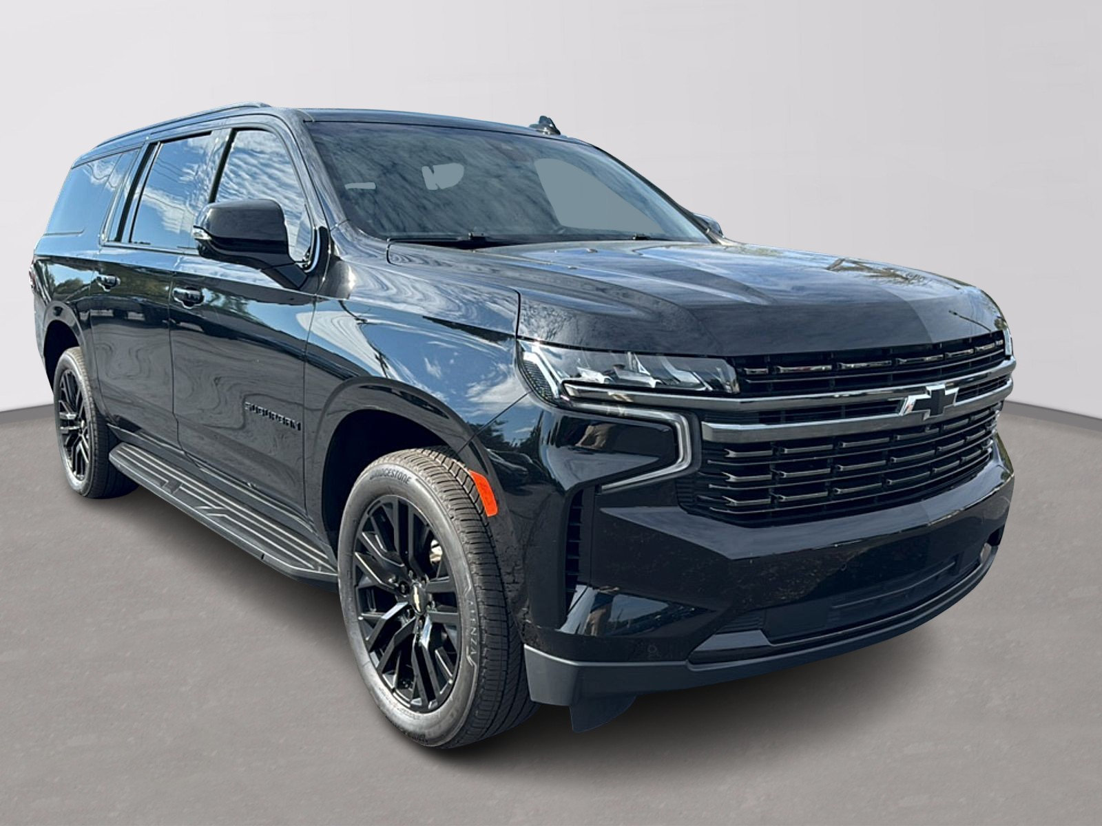 Used 2022 Chevrolet Suburban RST w/ Luxury Package AWD/4WD image 2