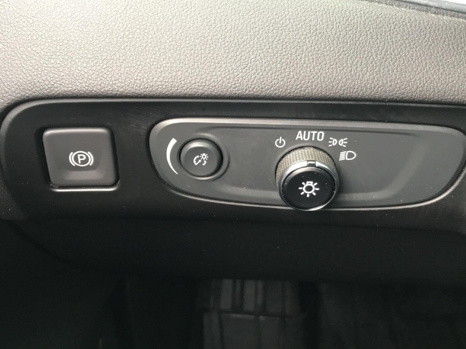 Used 2018 Buick Enclave Essence w/ Trailering Package AWD/4WD image 18
