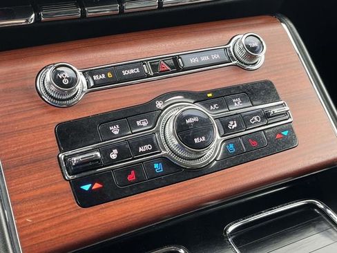 Used 2021 Lincoln Aviator Reserve w/ Elements Package Plus image 35
