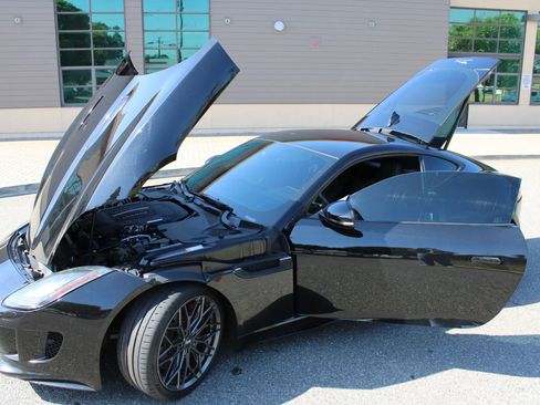 Used 2015 Jaguar F-TYPE R RWD image 35