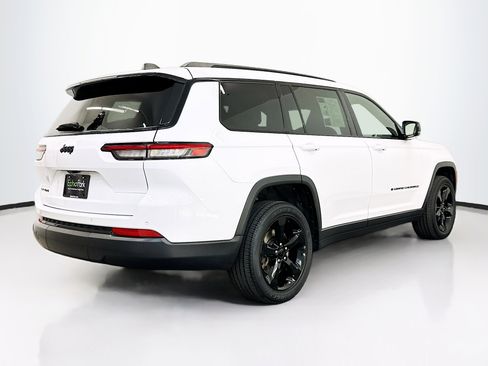 Used 2023 Jeep Grand Cherokee L Laredo image 9