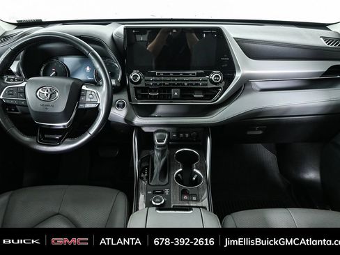 Used 2021 Toyota Highlander Platinum image 19