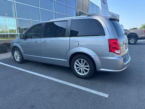 Used 2019 Dodge Grand Caravan SXT FWD image 2