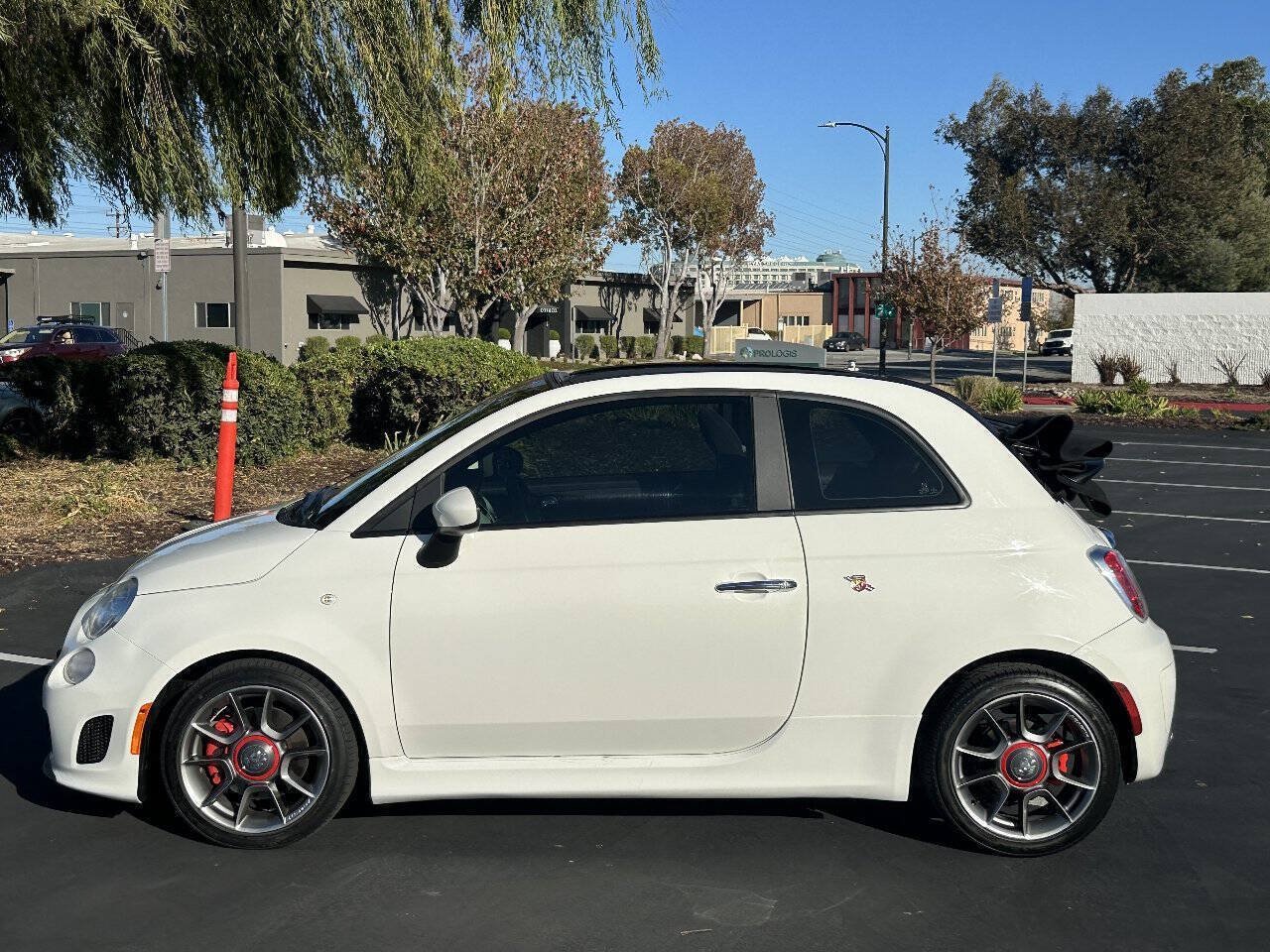 Used 2015 FIAT 500 Abarth w/ Beats Audio Package FWD image 5