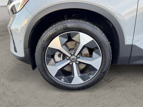 Certified 2025 Volvo XC40 B5 Plus image 7